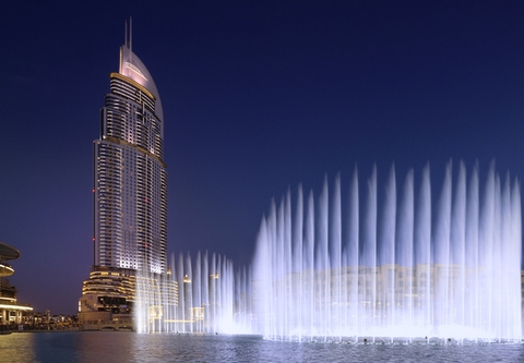 Fonatnna w centrum Dubaju archiwum Emirates