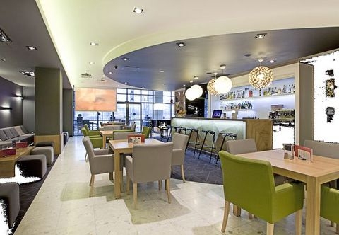 Odnowiony bar hotelowy archiwum Novotel Centrum Kraków
