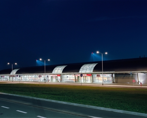 Lotnisko w Modlinie nocą archiwum lotniska w Modlinie