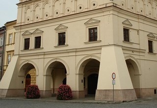 Jedna z kamienic, pod którymi przebiegać będzie trasa podziemna archiwum