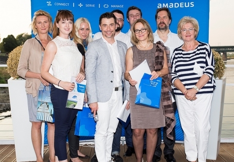 Uczestnicy konkursu z dyplomami archiwum Amadeus Polska