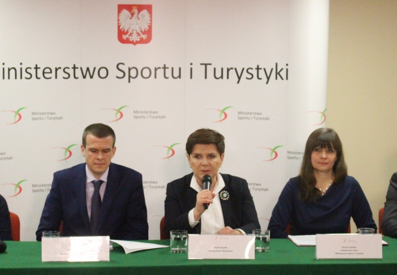 Minister Witold Bańka, premier BBeata Szydło, podsekretarz stanu Dorota Dulińska AG