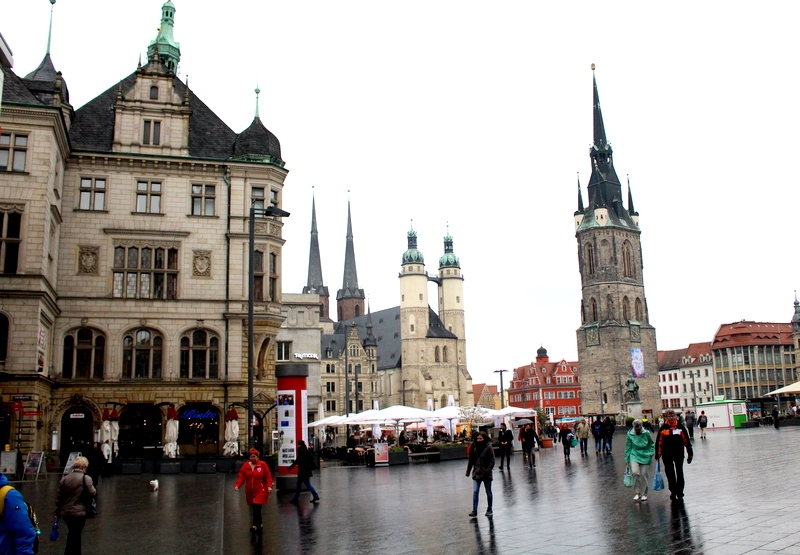 Halle: Kościół Mariacki i Czerwona Wieża AG