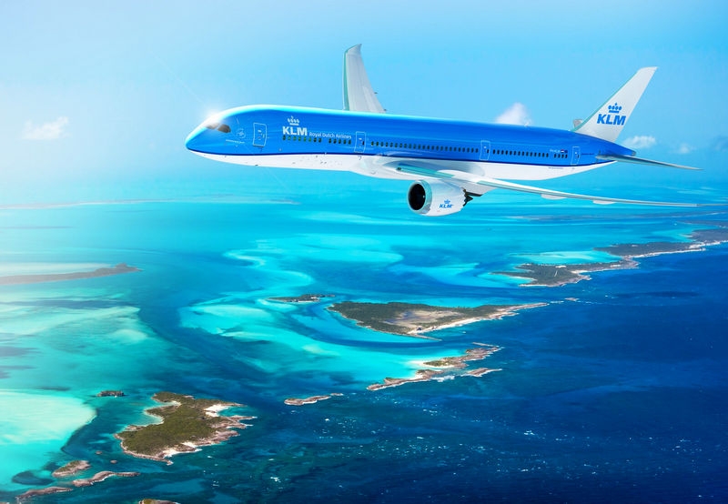 Dreamliner w barwach KLM nad Karaibami archiwum KLM