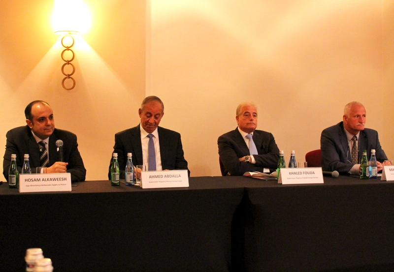 Od lewej: ambasador Egiptu w Polsce Hosan Alkawaesh, gubernator Regionu Morza Czerwonego - Ahmed Abdalla, gubernator regionu Południowego Synaju - Khaled Fouda, członek zarządu OSAT - Marek Kamieński AG