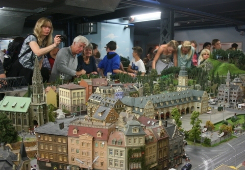 Wnętrze Miniaturowej Krainy Cudów w Hamburgu AG