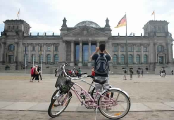 Berlin, okolice Reichstagu AG