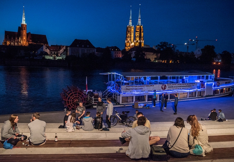 Wieczór na bulwarach nad Odrą Urząd Miejski Wrocławia