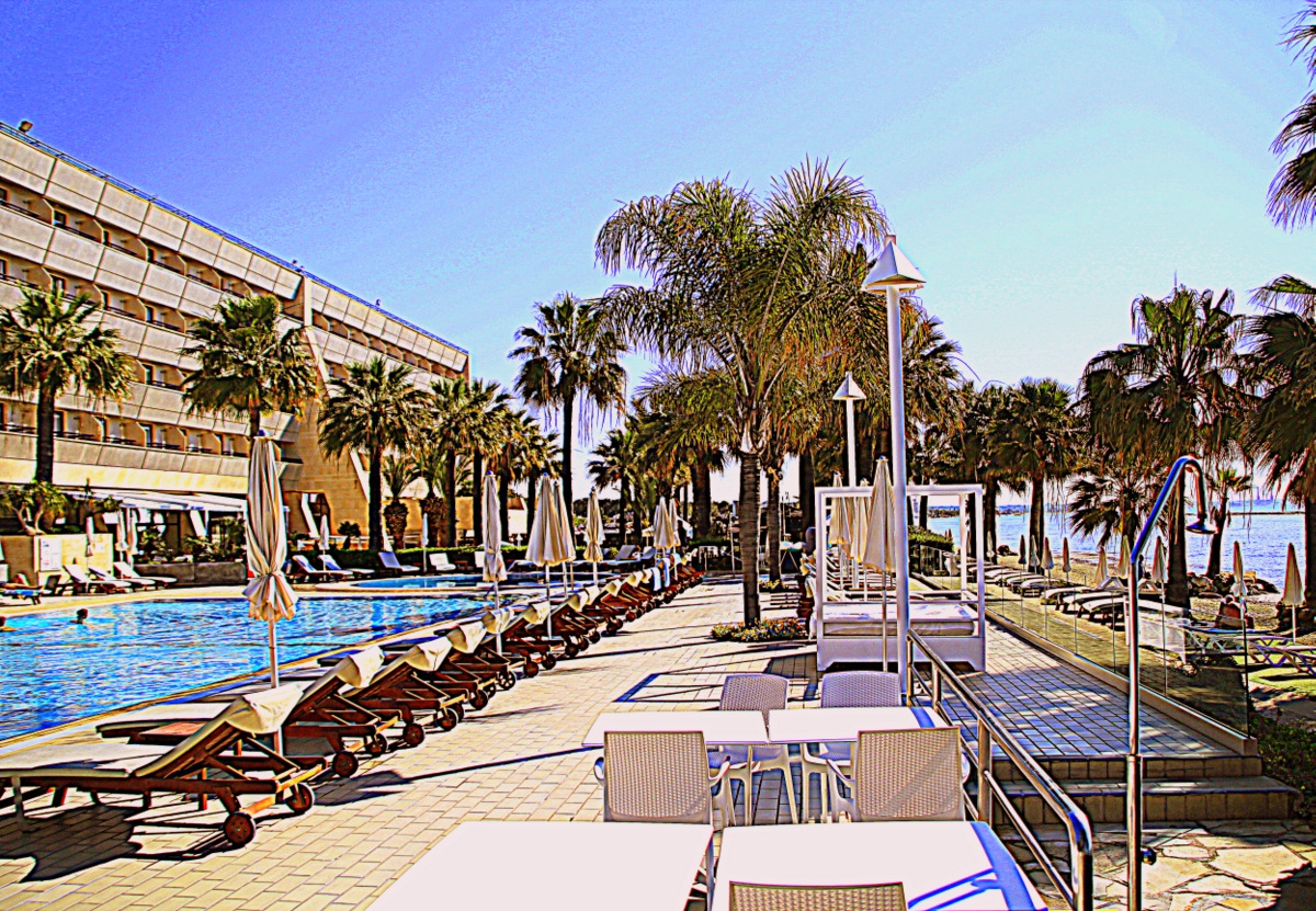 Palm Beach Hotel w Larnace na Cyprze AG