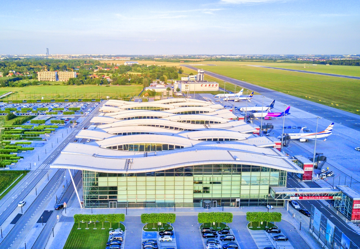 Jedno z 13 lotnisk regionalnych - lotnisko wrocławskie