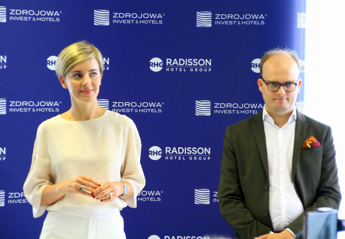 Valerie Schuermans i Jan Wróblewski AG