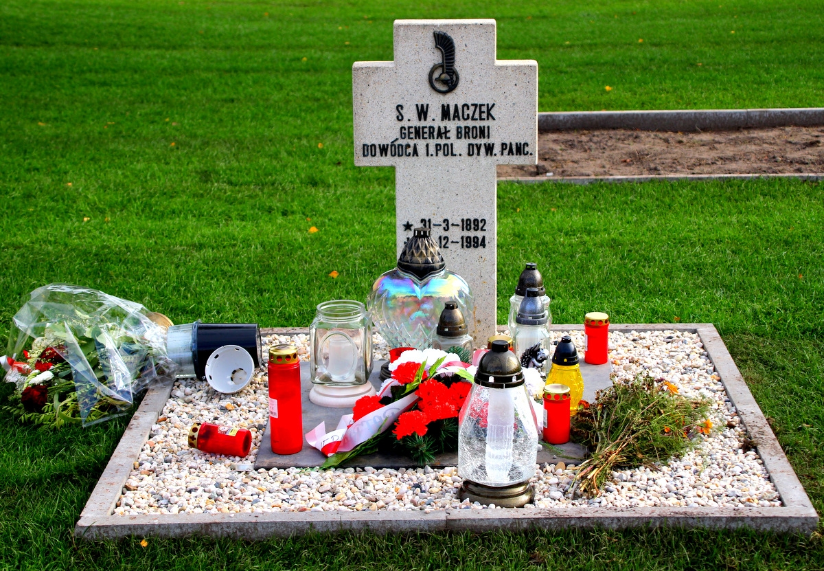Grób generała Stanisława Maczka w Bredzie AG