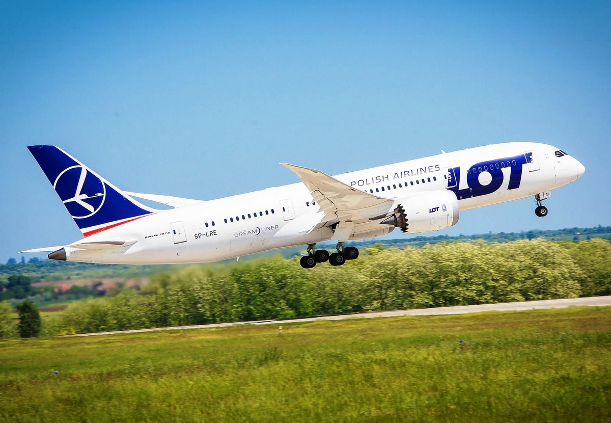 Dreamliner w barwach PLL LOT archiwum PLL LOT