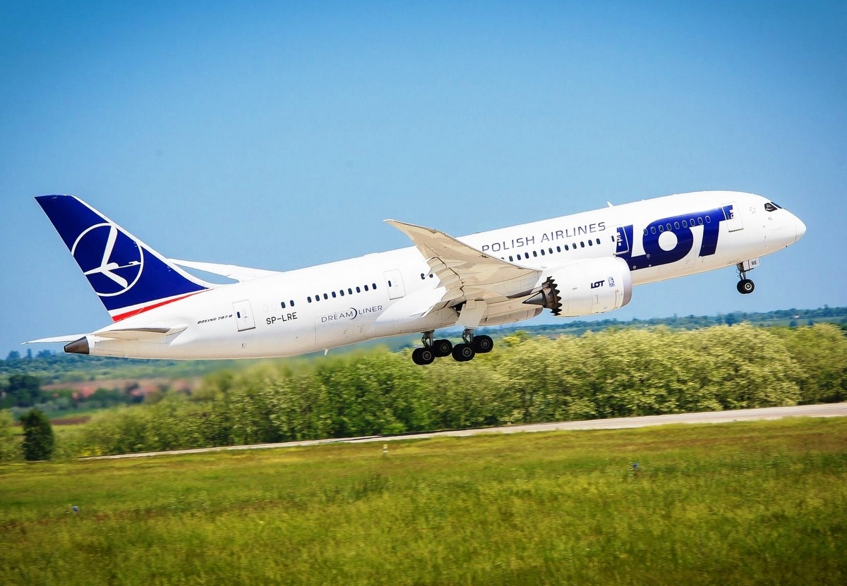 Dreamliner w barwach PLL LOT archiwum PLL LOT