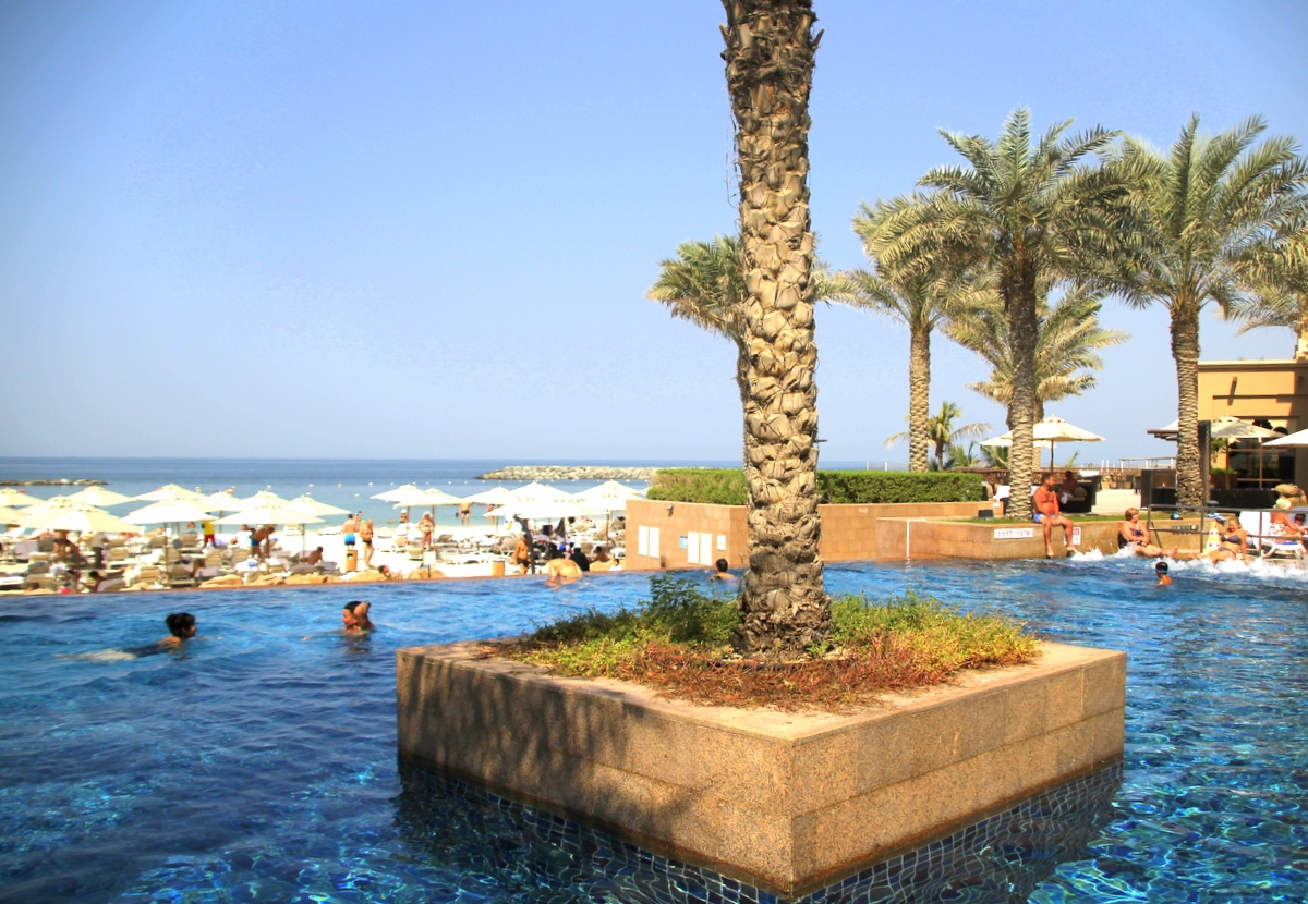 Basen hotelu w Sharjah AG