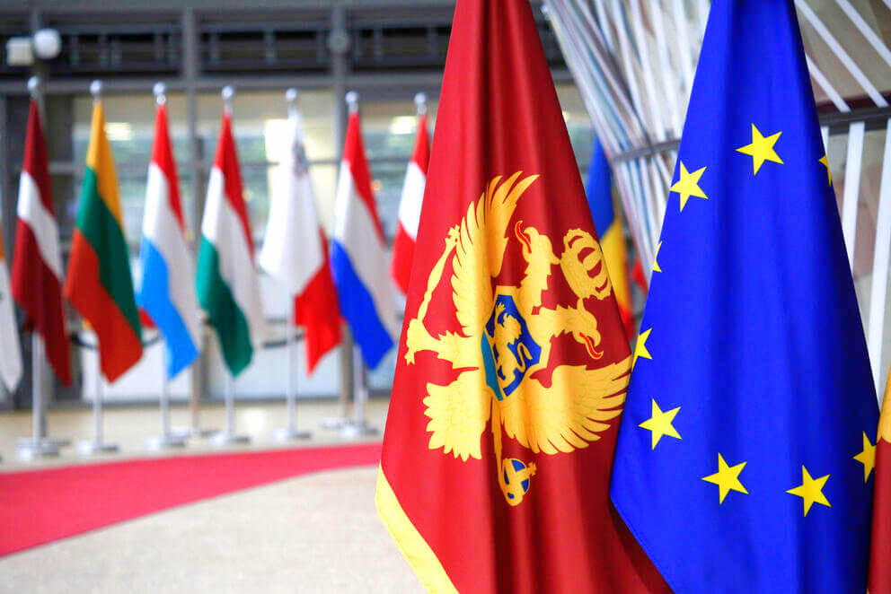 Flagi Czarnogóry i Unii Europejskiej Czarnogóra dla Polaków