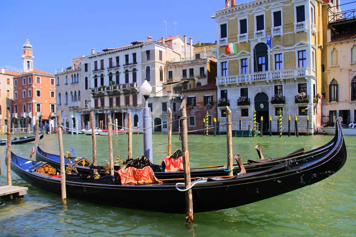 Gondola na Canale Grande Wenecja po koronawirusie