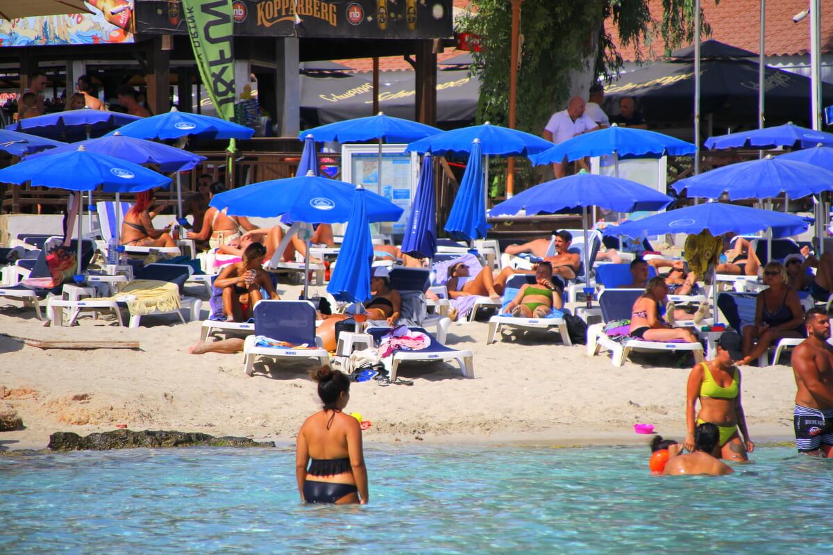 Plaża Nissi Beach na Cyprze Cypr droższy niż przed rokiem