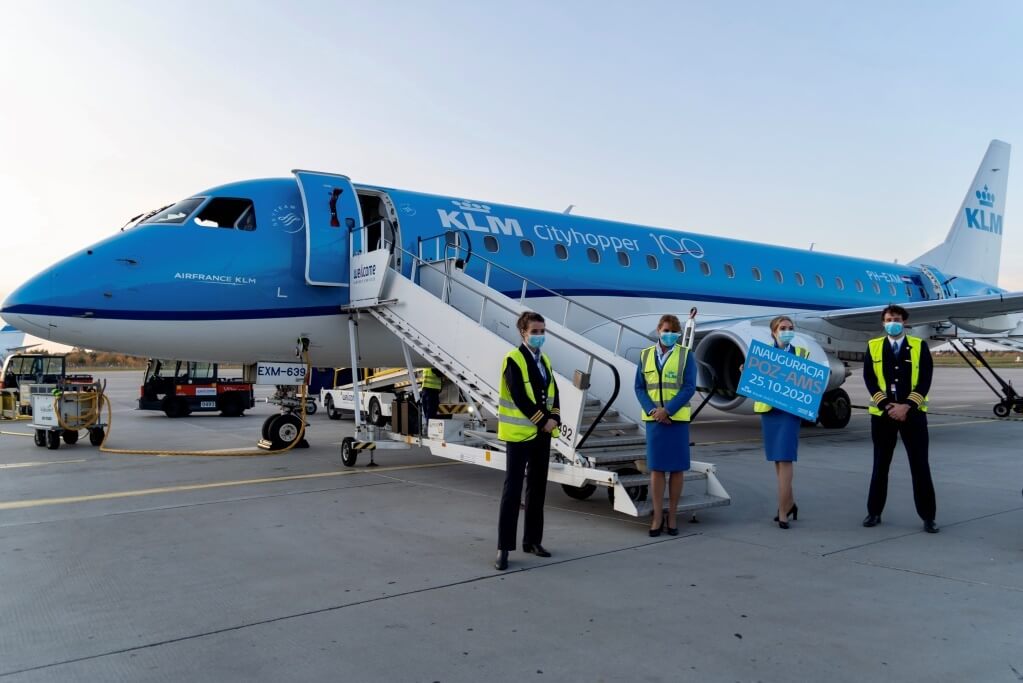 Samolot KLM na płycie poznańskiego lotniska/ KLM rozszerza sieć połączeń z Polski