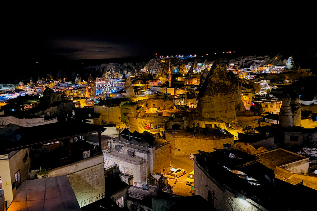 Goreme nocą Kapadocja Turcja