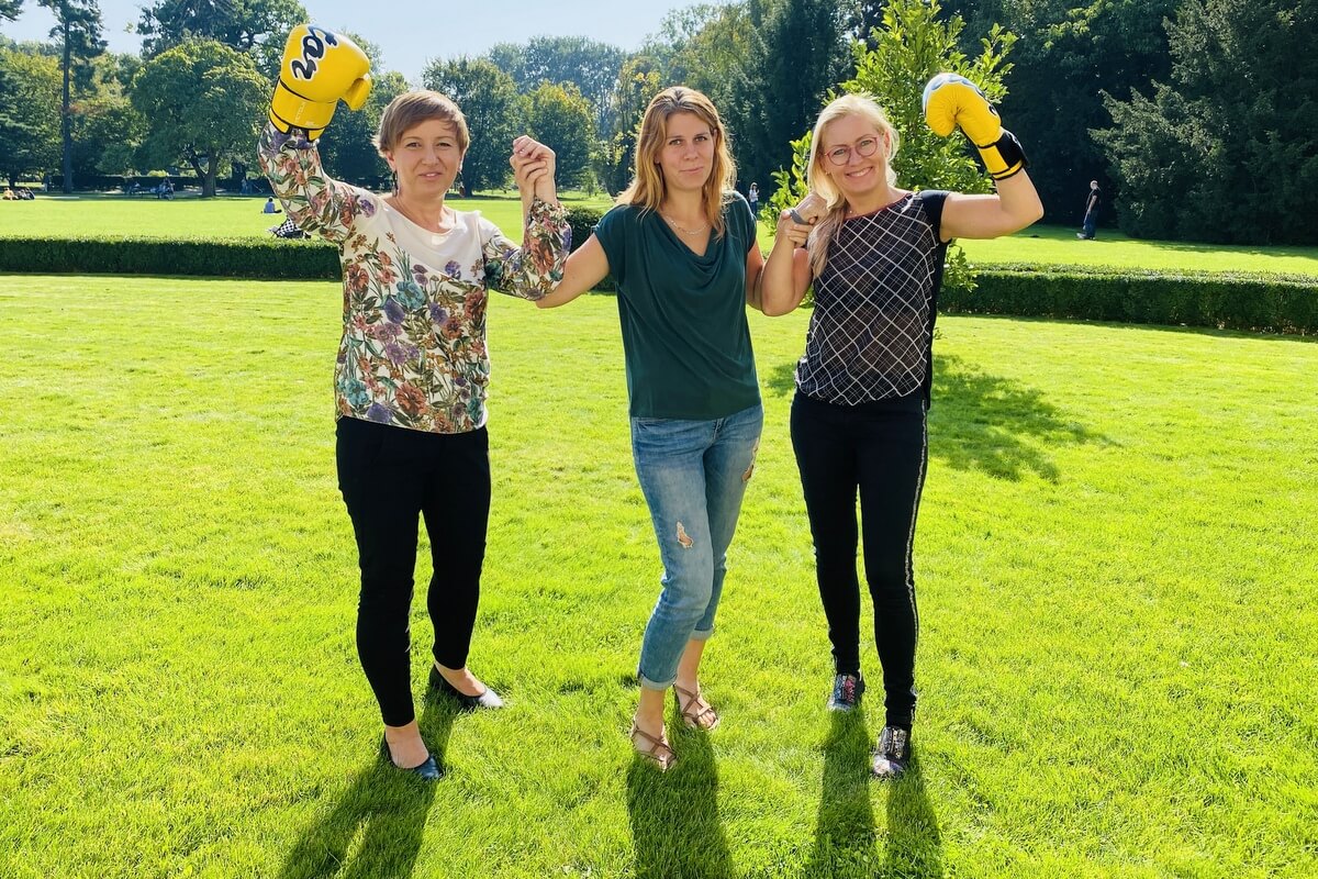 Uczestniczki “pojedynku” z "sędzią”: Katarzyna Kwaśniewska, Marzena Markowska, Olga Krzemińska-Zasadzka MICE w online czy offline, oto jest pytanie