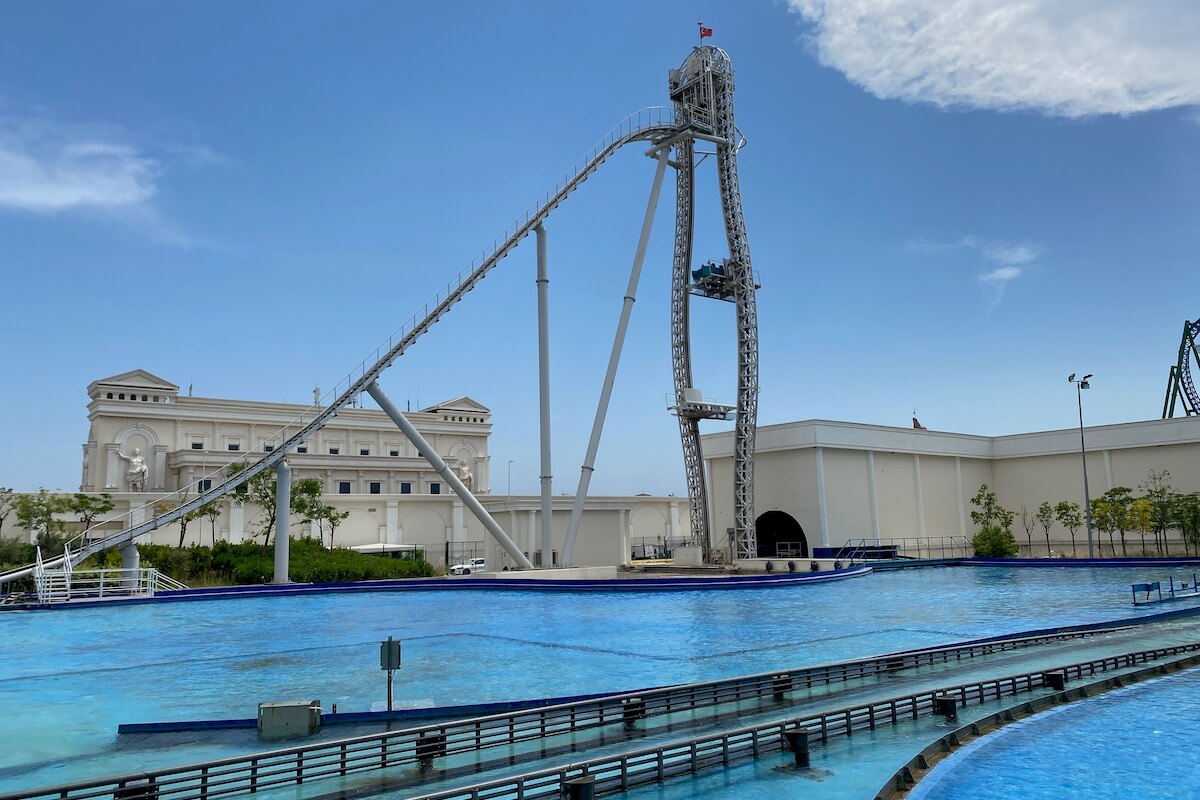 Typhoon coaster w Land of Legends 