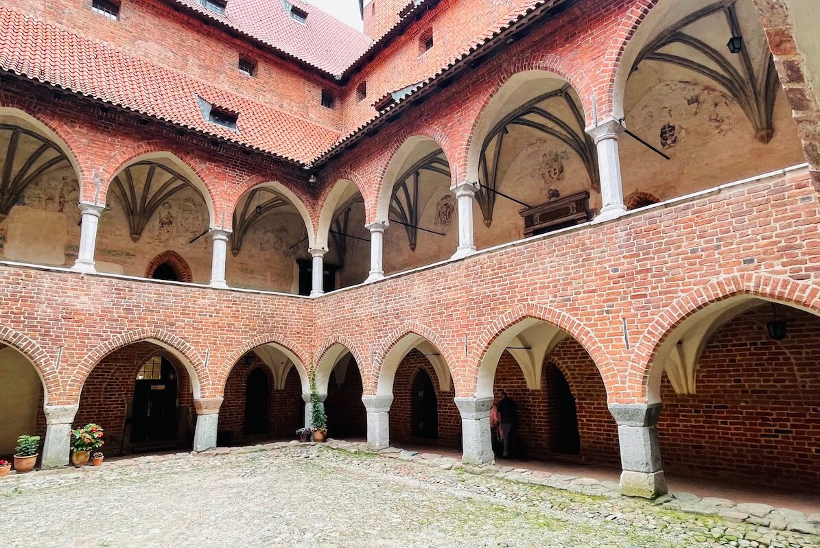 Dziedziniec zamku w Lidzbarku Warmińskim