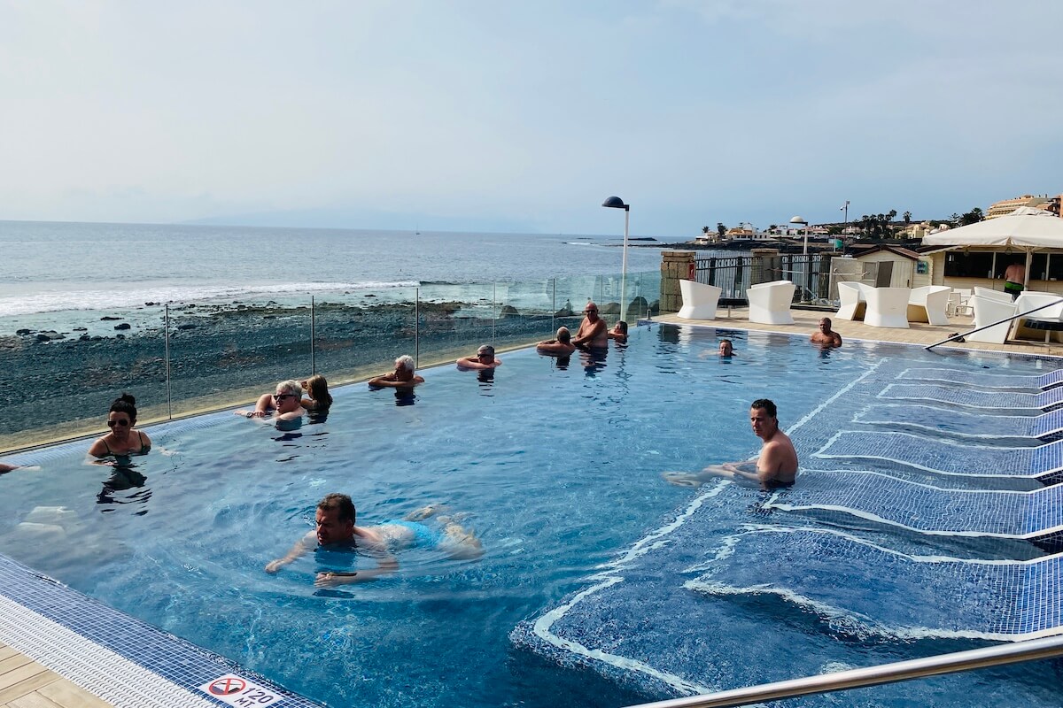 Infinity pool w H10 Costa Adeje Palace 
