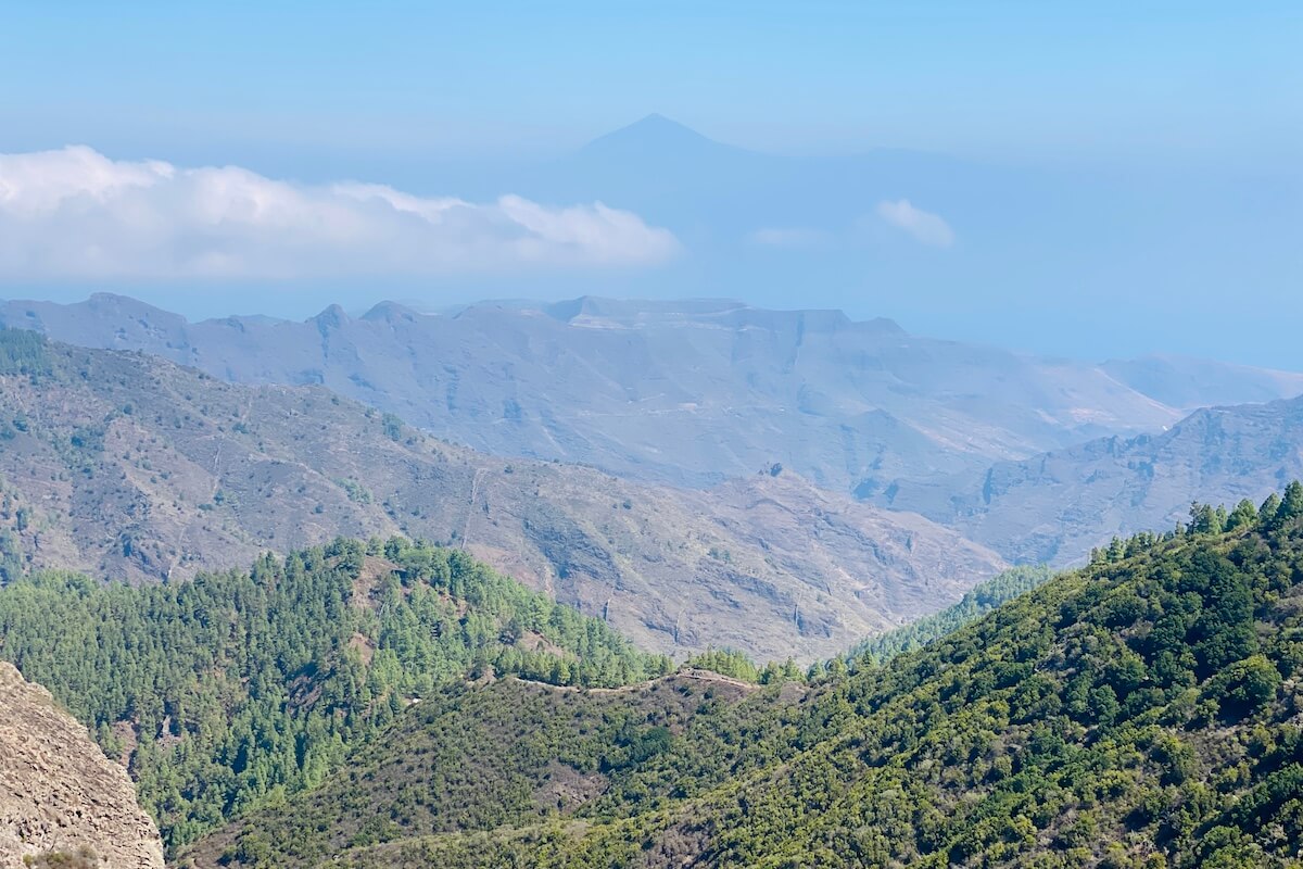 Wzgórza La Gomery z widokiem na wulkan Teide na Teneryfie