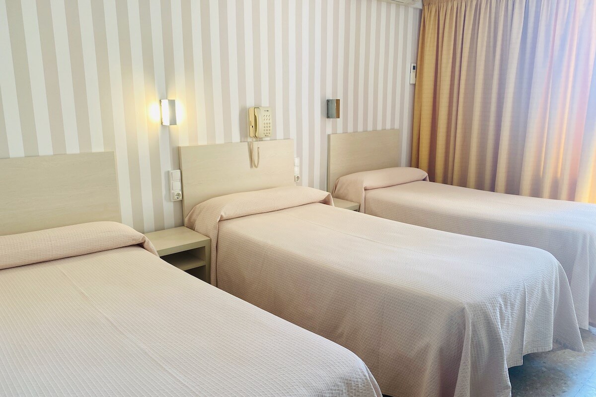 Pokój standardowy dla trzech osób w hotelu Tramontana 