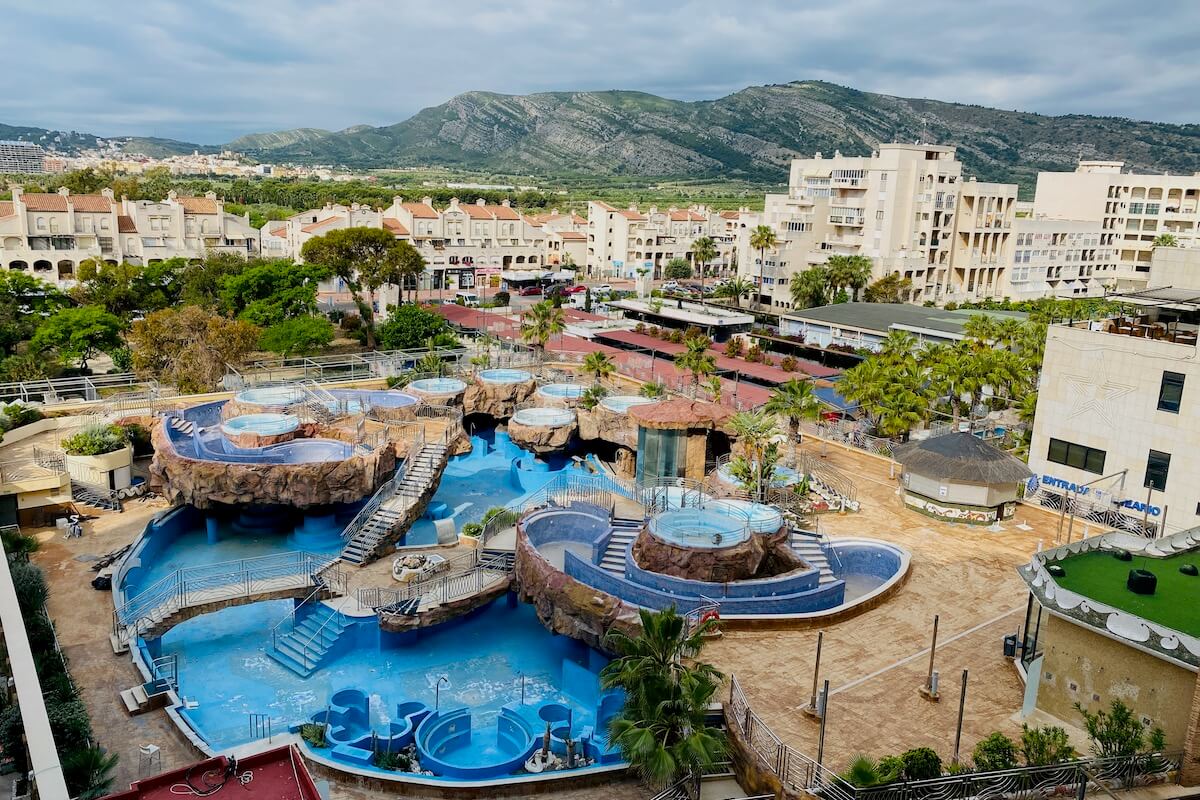 Baseny przy trzygwiazdkowym hotelu w Marina D'Or 