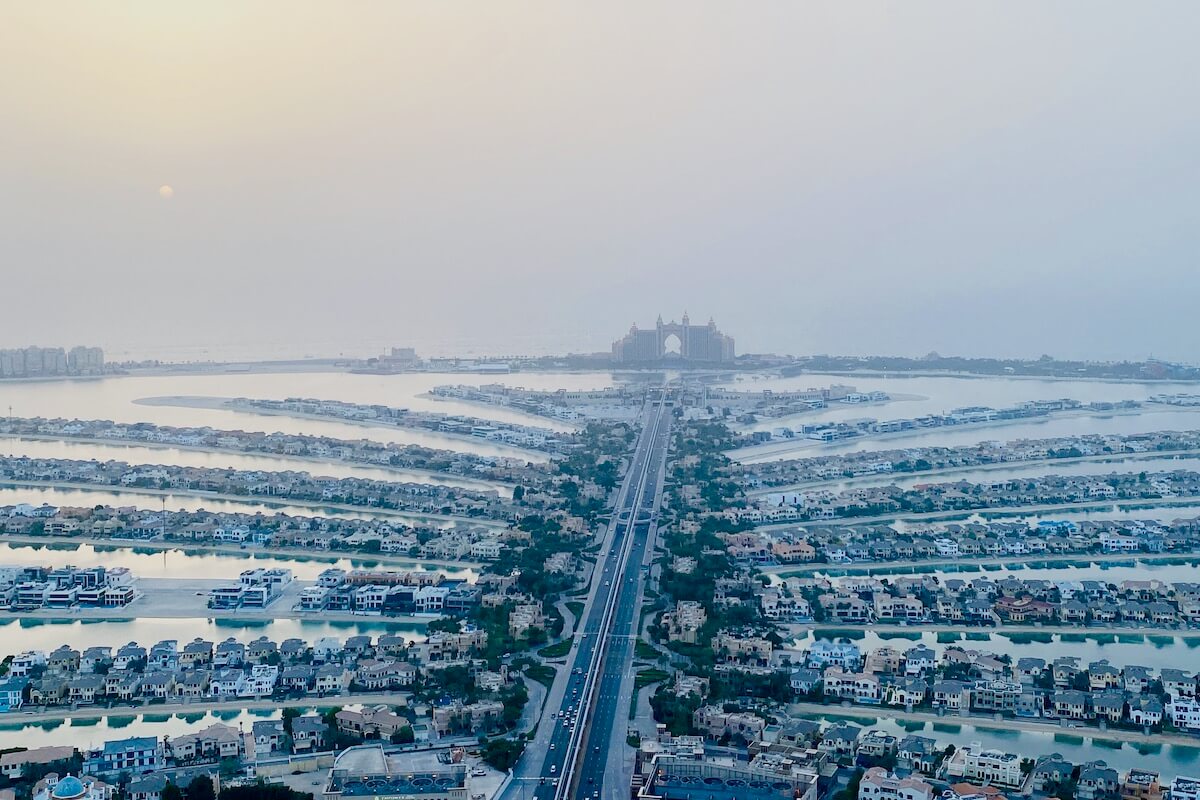 Zachód słońca nad wyspą The Palm Jumeirah