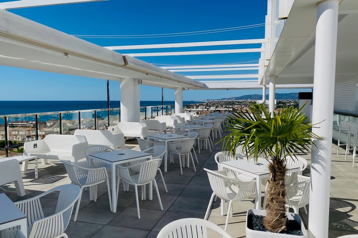 Taras w hotelu Vinaros Playa