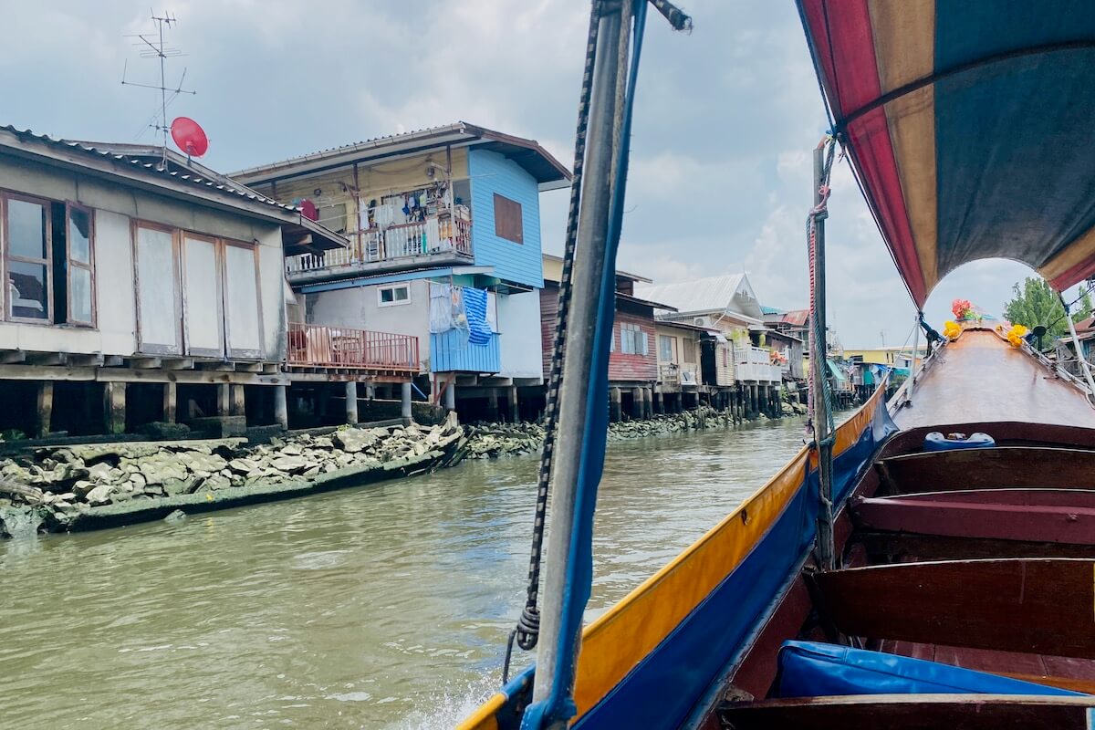 Wycieczka łodzią po kanałach okalających Wyspę Rattanakosin