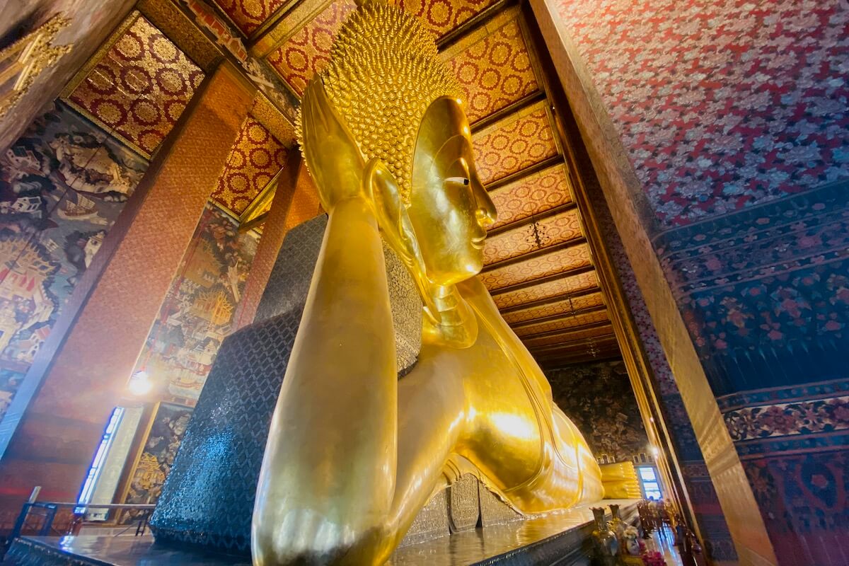 Posąg Spoczywającego Buddy w Wat Po
