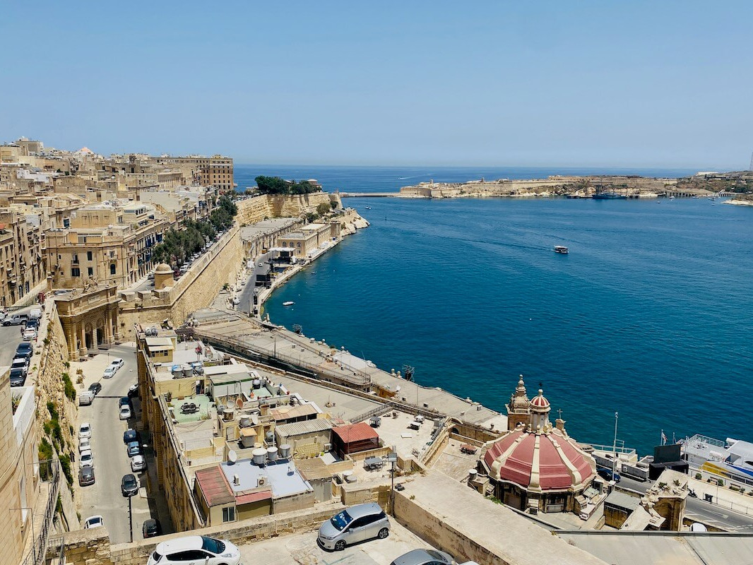 Widok z Górnych Ogrodów Baraka w Valletcie