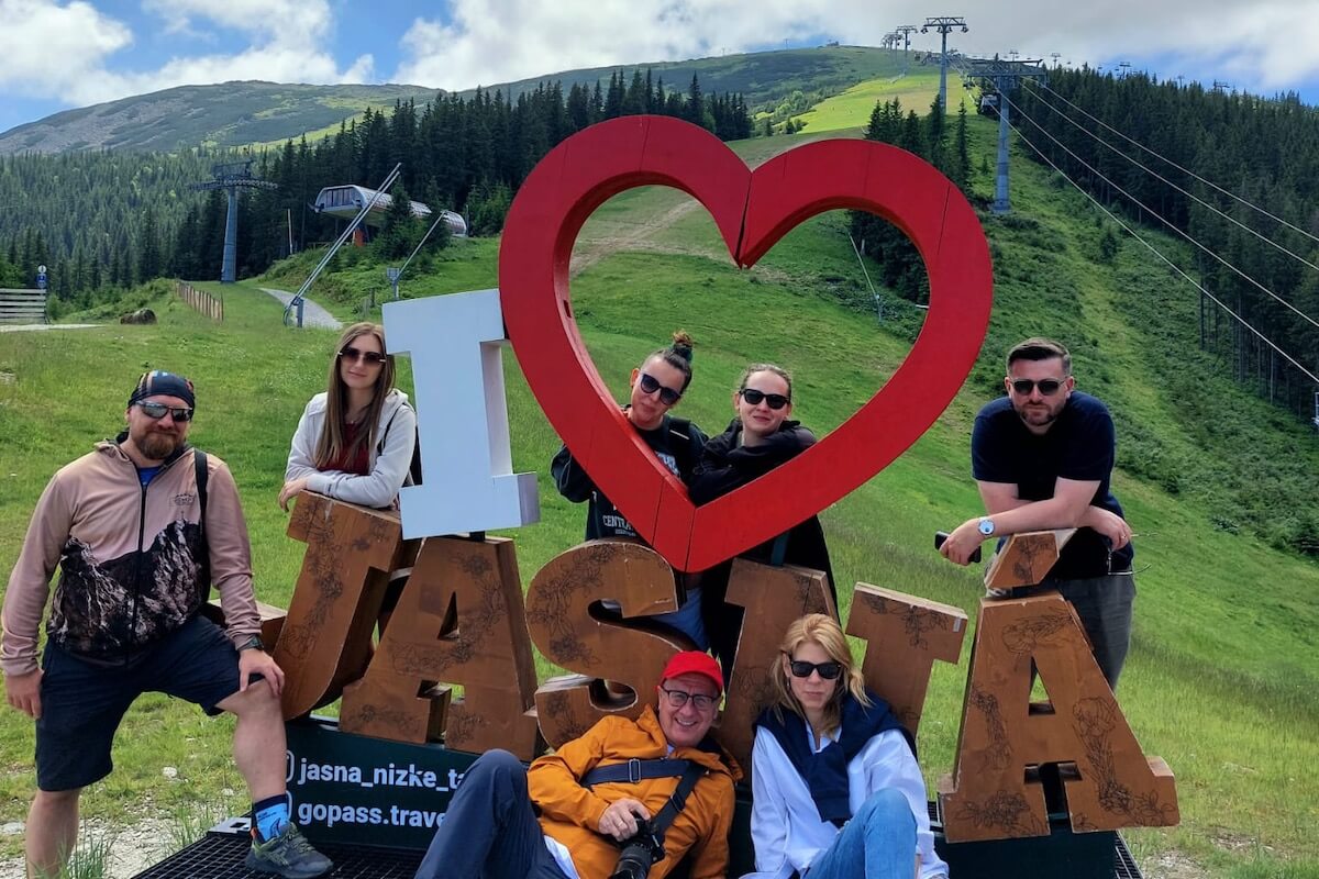 Grupa dziennikarzy i blogerów z Polski na przełęczy Priehyba