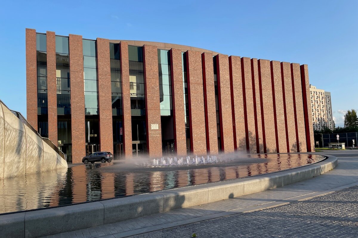 Fasada budynku NOSPR w Katowicach