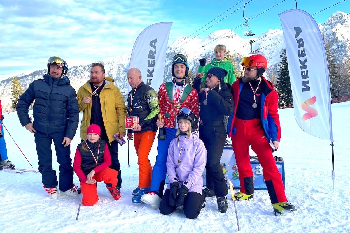 Adam Małysz i zwycięzcy zawodów narciarskich ski openingu Nekery