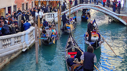 Ruch turystyczny w Wenecji wrócił do poziomu sprzed pandemii. /fot. Mieczysław Pawłowicz