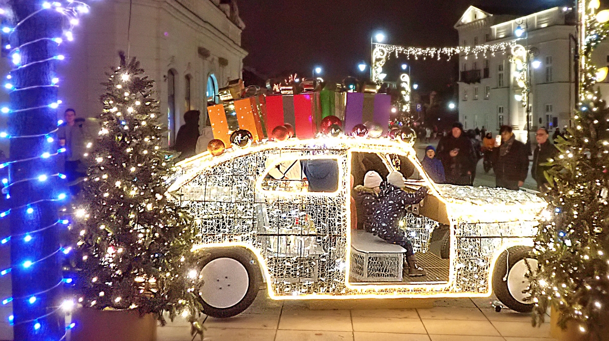 Trakt Królewski rozświetliły tysiące lampek. /fot. Mieczysław Pawłowicz