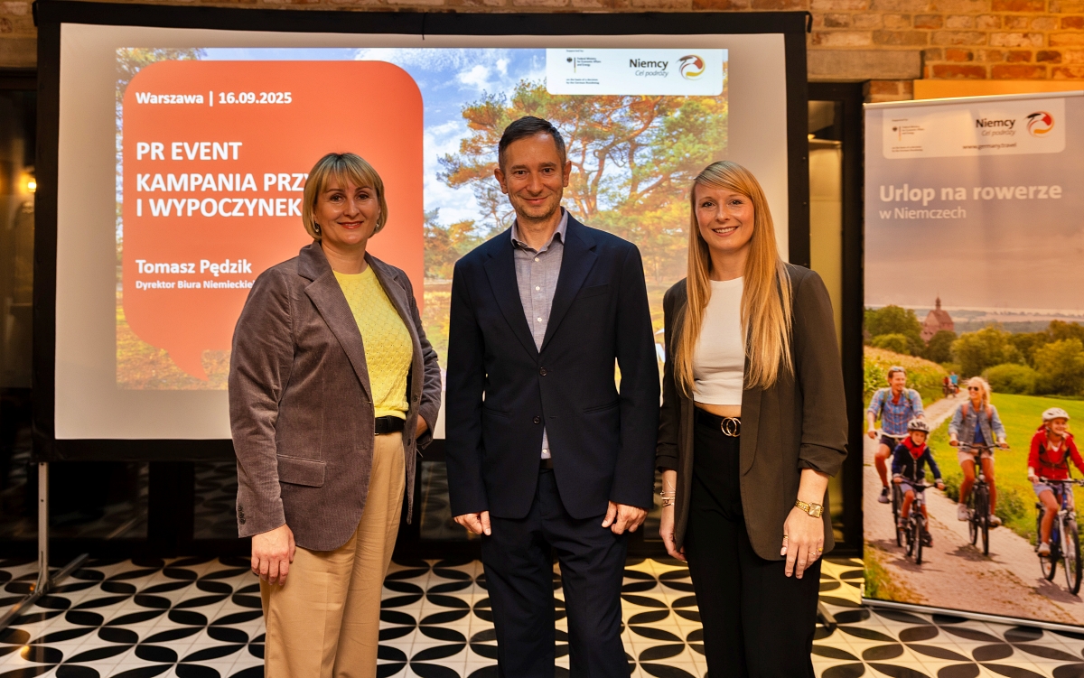 Katrin Hackbarth z Meklemburgii-Pomorza Przedniego, Tomasz Pędzik z Niemieckiej Centrali Turystyki oraz Luisa Rützel z Frankfurtu nad Menem w czasie konferencji prasowej w Warszawie. /fot. Katarzyna Cegłowska
