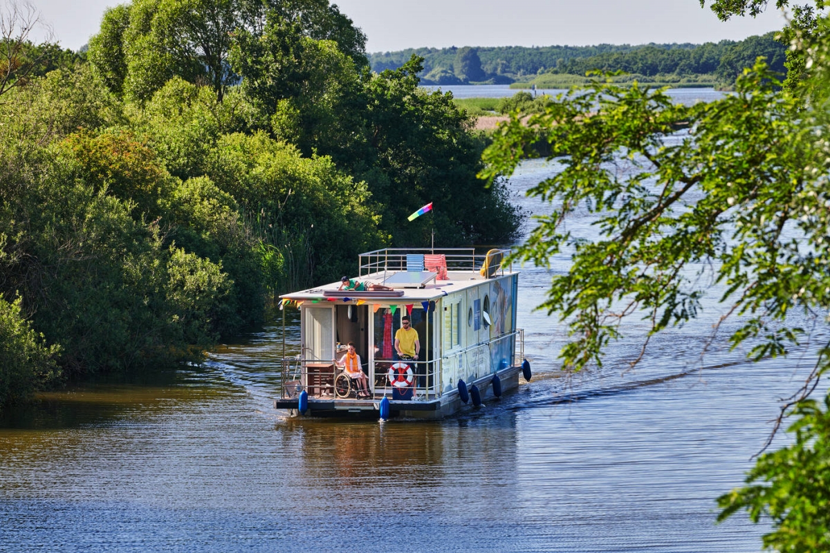 Wycieczka barką po jeziorze Müritz, Pojezierzu Meklemburskie. /fot. Jens Wegener/DZT
