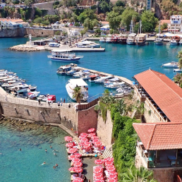 Malownicza Antalya jest główna bazą i hubem linii lotniczej SunExpress. /fot. Mieczysław Pawłowicz