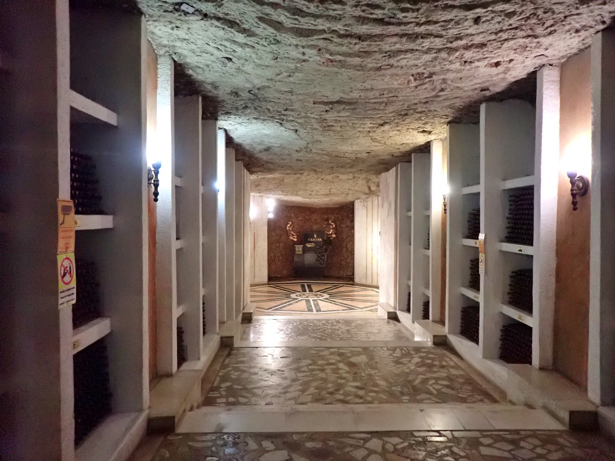 W piwnicach Cricovej przechowuje się jeden mln butelek wina. /fot. Mieczysław Pawłowicz