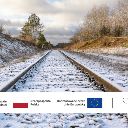 Zimowy krajobraz z torami kolejowymi, zachęcający do podróży koleją w Polsce Wschodniej