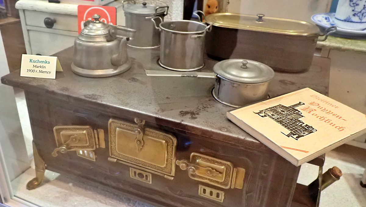 Taka kuchenka dziś nie byłaby dopuszczona do użytku jako zabawka. /fot. Mieczysław Pawłowicz