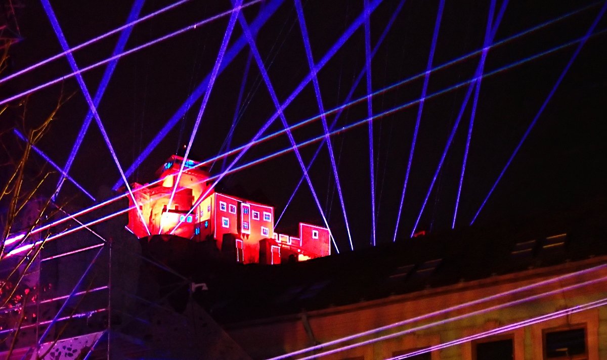 Nad Trenczynem, Europejską Stolicą Kultury, góruje potężny średniowieczny zamek. /fot. Mieczysław Pawłowicz