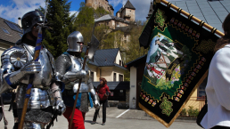 Turzove Slavnosti, parada pod Zamkiem Orawskim. fot. Mieczysław Pawłowicz