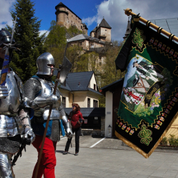 Turzove Slavnosti, parada pod Zamkiem Orawskim. fot. Mieczysław Pawłowicz